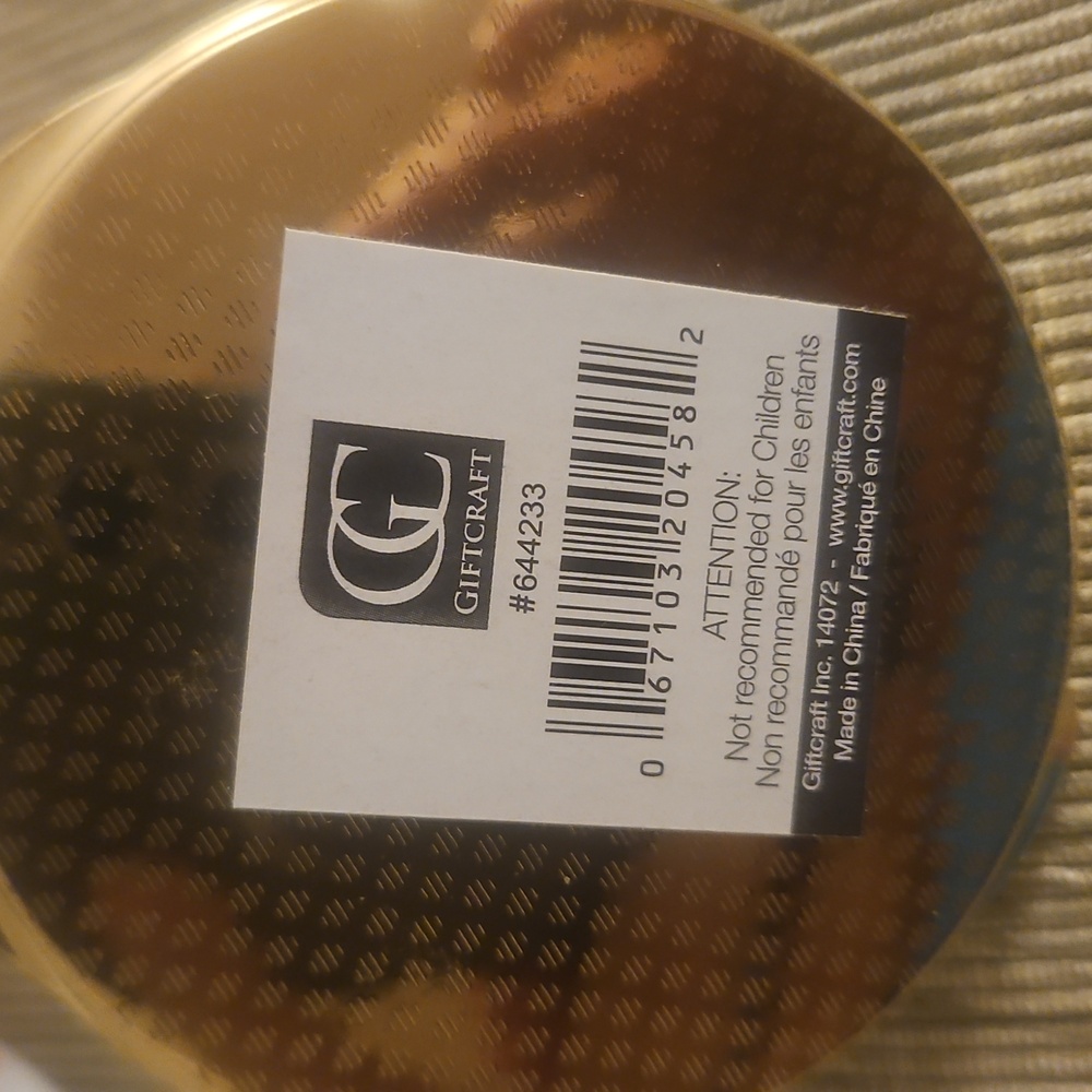 Gold Compact Mirror w/ Festive Design & Matching Manicure Set + 2 Emery Boards. - Picture 4 of 5